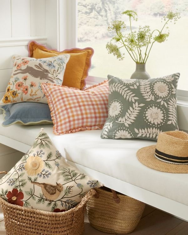 Cushions & Pillows