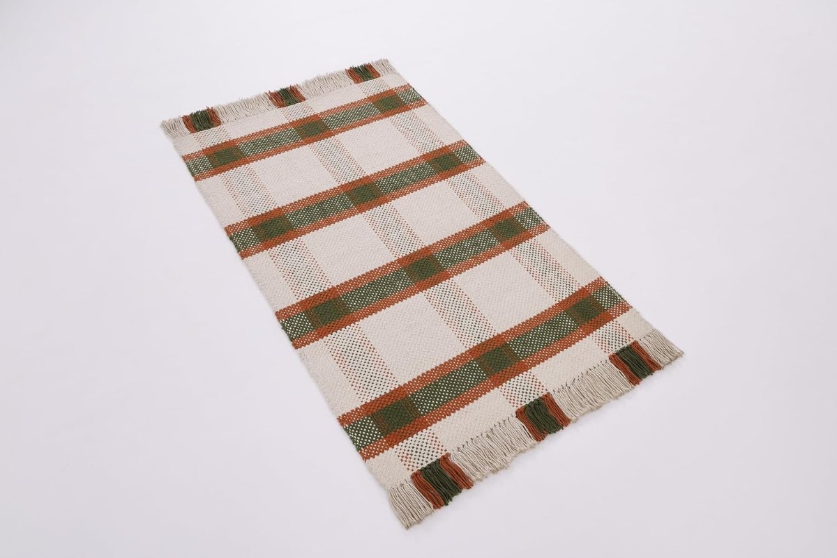 UB Home and Decor-Handwoven Cotton Rug – Plaid Designe with Colors Stripes, Finished with Hand-Knotted Fringes on Both Ends, FRS-0115 (Rust & Olive Green)