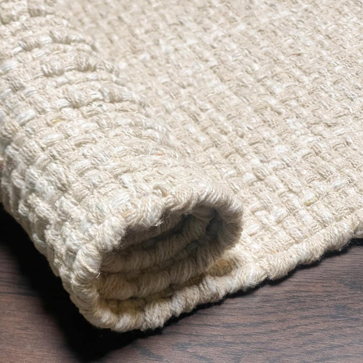 Chardin home Sand & White Cotton Throw Rug, 21×34 Inches Area Rug for Bathroom Kitchen entryway, Reversible Handwoven Rug Machine Washable.