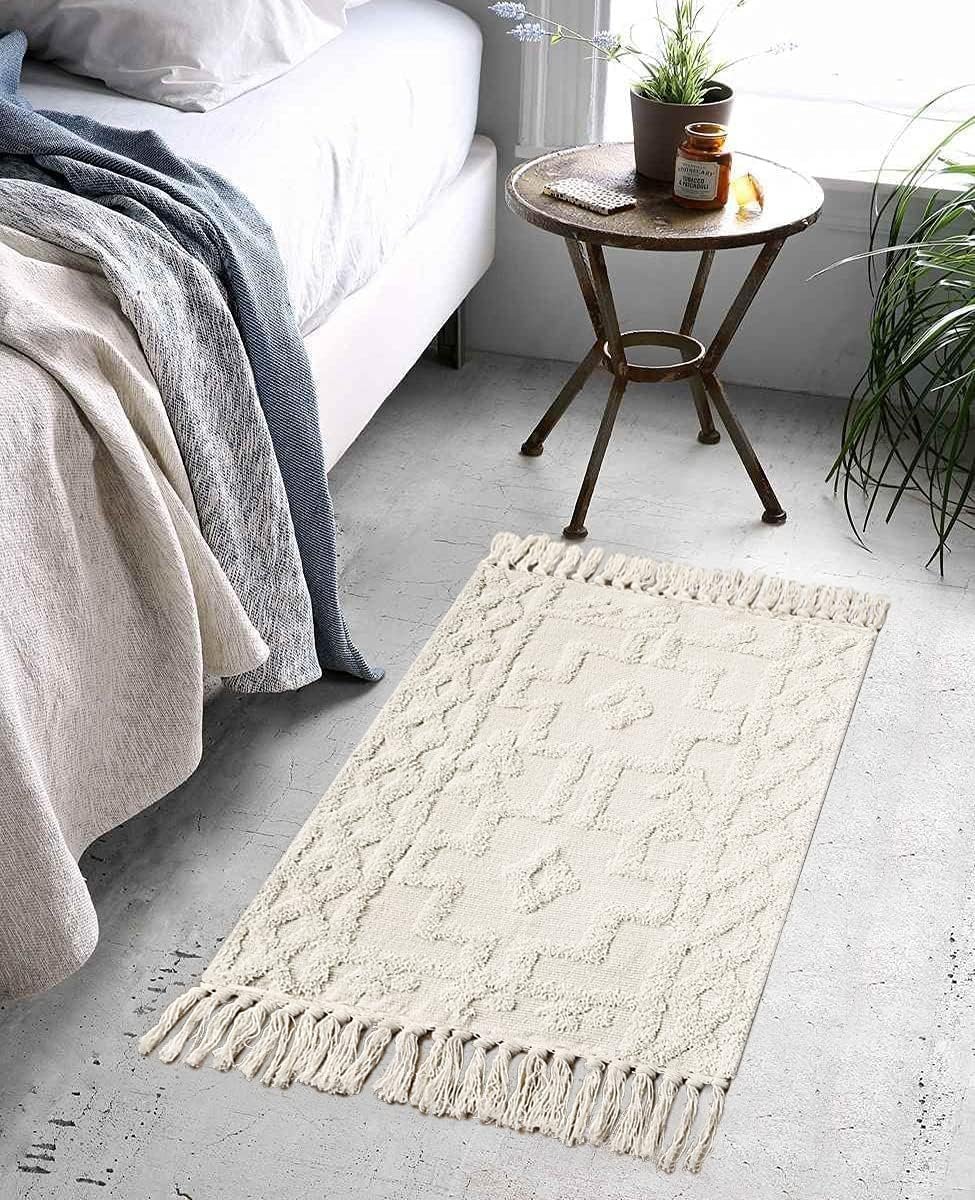 Uphome Boho Bathroom Rug 2′ x 3′, Washable Small Farmhouse Bedroom Rugs with Tassels, Beige Geometric Bath Mats for Home Decor, Cotton Woven Moroccan Tufted Throw Rug for Entryway Front Door Kitchen
