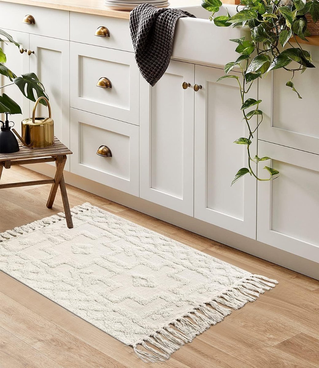 Uphome Boho Bathroom Rug 2′ x 3′, Washable Small Farmhouse Bedroom Rugs with Tassels, Beige Geometric Bath Mats for Home Decor, Cotton Woven Moroccan Tufted Throw Rug for Entryway Front Door Kitchen